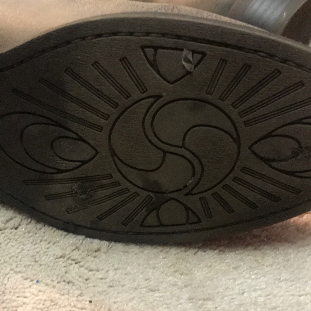 Winter Boots - Picture 2 of 4